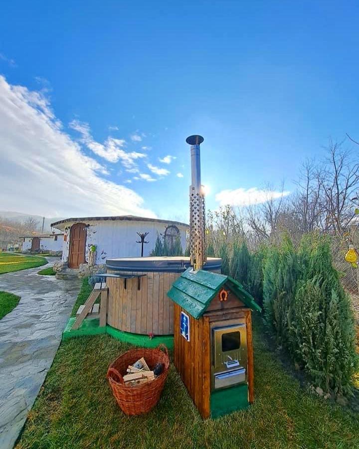 Satul Cu Flori Hotell Buzău Eksteriør bilde